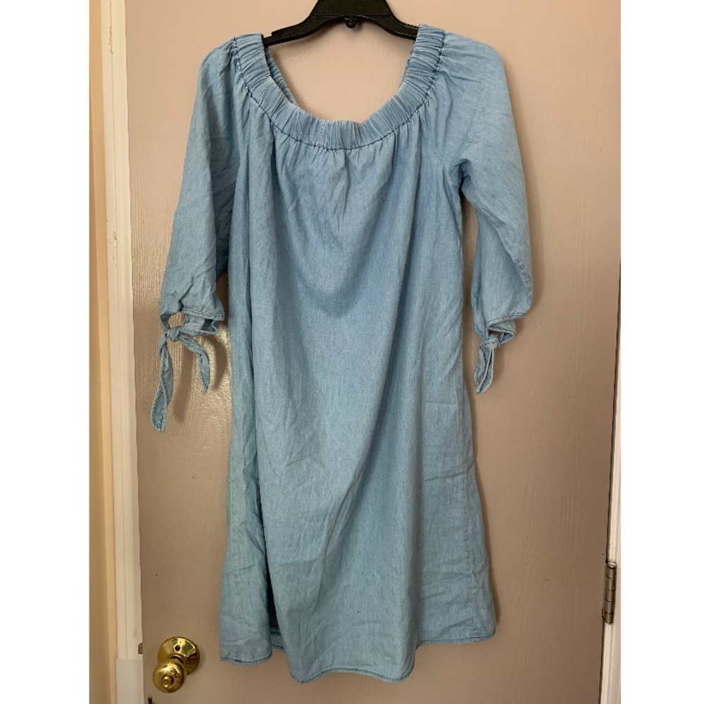 Off the shoulder jean dress. #nwt